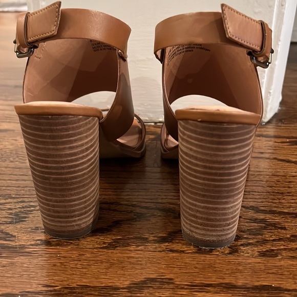 Caslon Cognac Leather Sandals Size 6.5 - Picture 3 of 6